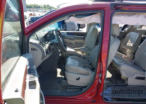 2009 Chrysler Town & Country Touring from USA, damaged, VIN 2A8HR54X49R661362